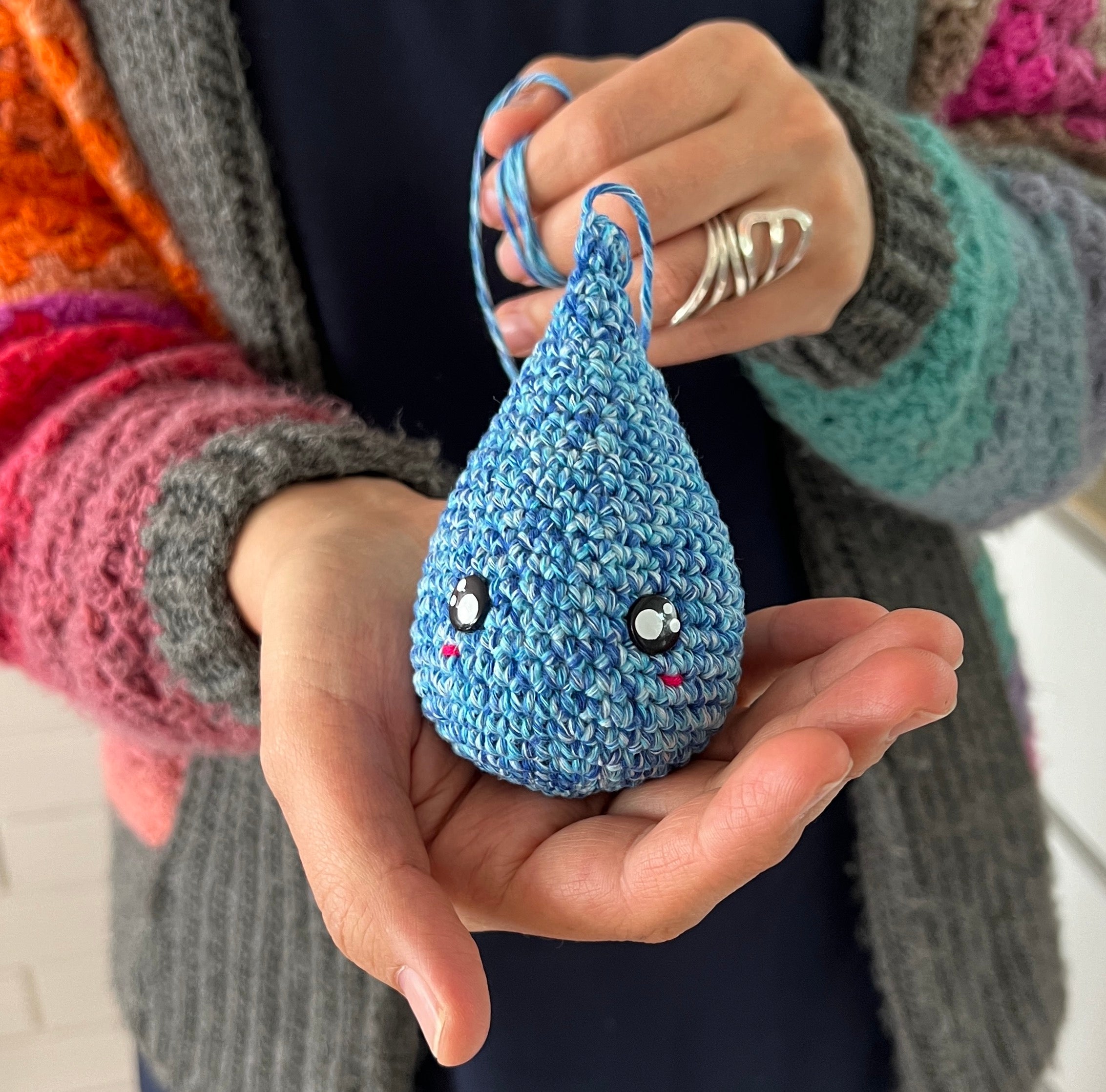 Un mundo de lanas – Entrelanas Sala de Tejido, image size:2265x2237