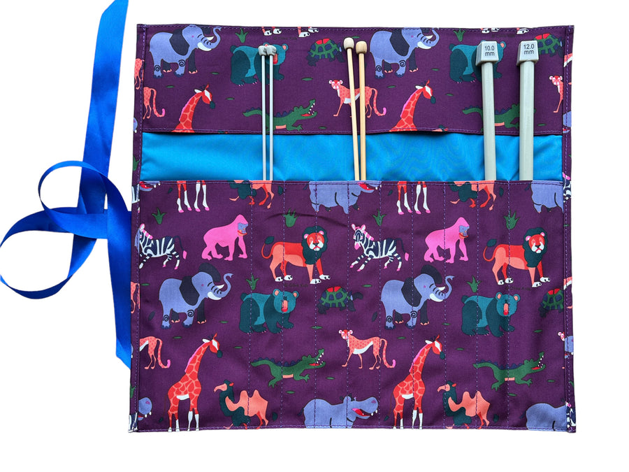 Estuche en Tela para Agujas de Punto (Tejer en Dos) Vino Tinto Animales Salvajes