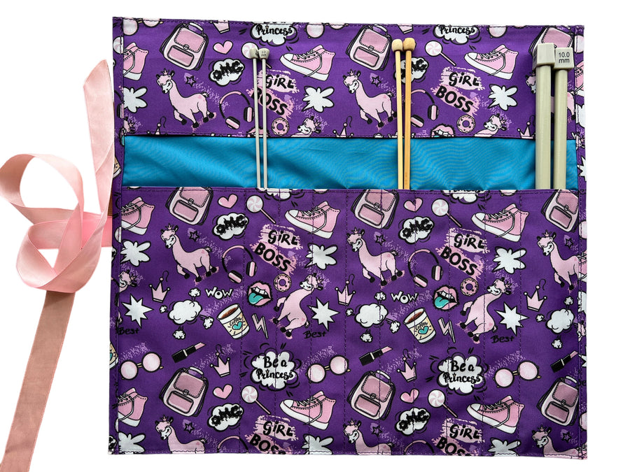 Estuche en Tela para Agujas de Punto (Tejer en Dos) Llama Morado Girl Boss